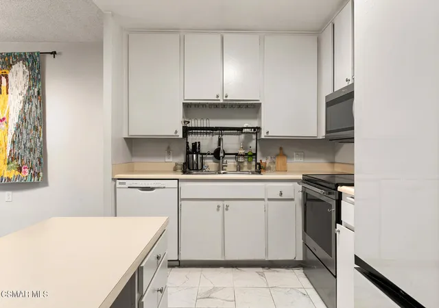 Homes for sale in Thousand Oaks, CA | 327 Chestnut Hill Ct #11, Thousand Oaks, CA 91360 | MLS# 226002028