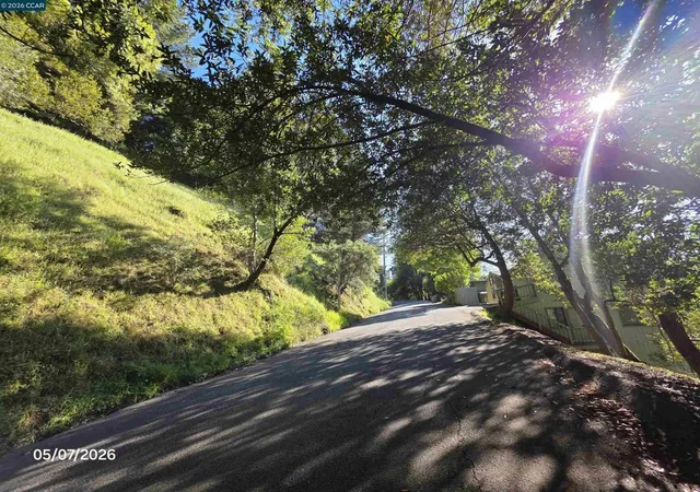 2nd image of 6382 Longcroft Dr, Oakland, CA 94611 | MLS# 41133281