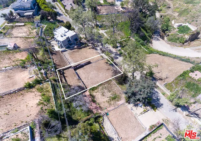 Photo 4 of Sale Pending at 630 Bienveneda Ave, Pacific Palisades, CA 90272 | MLS# 26828373 | Listing updated on 2026-09-29