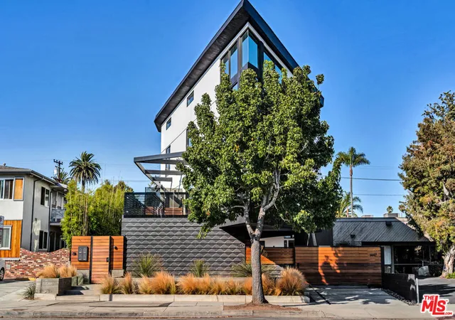 Homes for sale in Santa Monica, CA | 1447 11th St, Santa Monica, CA 90401 | MLS# 26828629