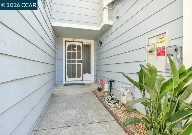 Photo 4 of Sale Pending at 65 Edgewater Pl, Pittsburg, CA 94565 | MLS# 41133301 | Listing updated on 2026-10-06