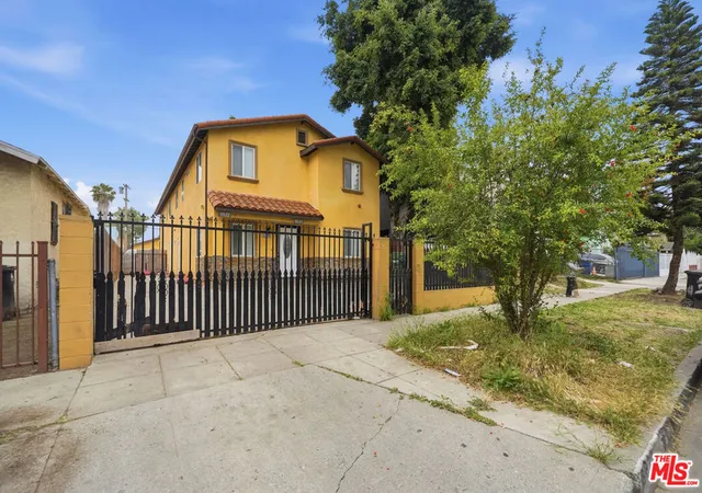 3rd image of 8822 Orchard Ave, Los Angeles, CA 90044 | MLS# 26828669