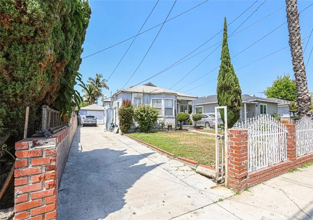 Photo 3 of House for sale at 10223 S Grevillea, Inglewood, CA 90304 | MLS# OC26095422 | Listing updated on 2026-09-23