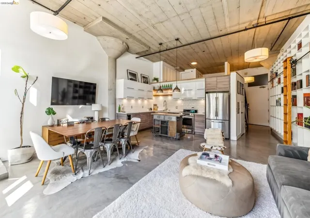 Listing Photo 4 - Condo for sale in building located at 255 3Rd St, Oakland, CA 94607 - Unit #206