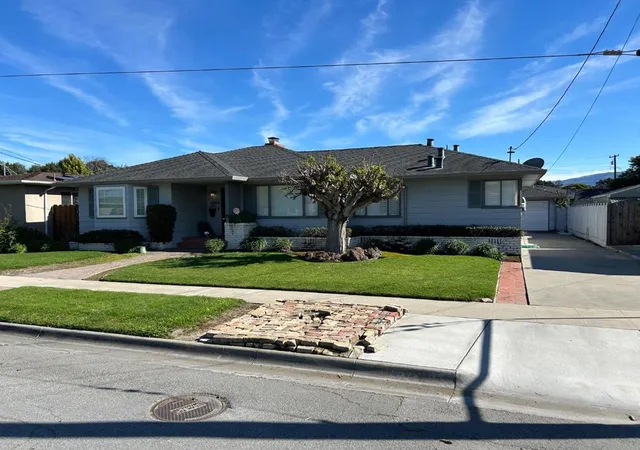Homes for sale in Salinas, CA | 22 San Juan Dr, Salinas, CA 93901 | MLS# ML82036660