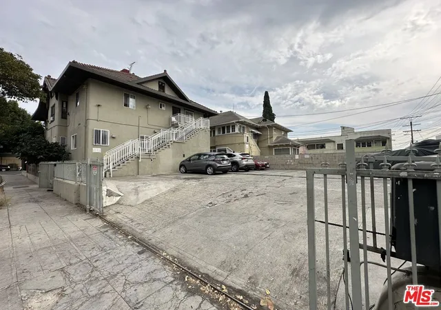 3rd image of 2300 W 12Th St, Los Angeles, CA 90006 | MLS# 26681233