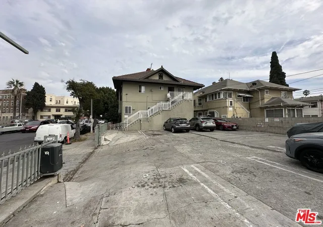 5th image of 2300 W 12Th St, Los Angeles, CA 90006 | MLS# 26681233