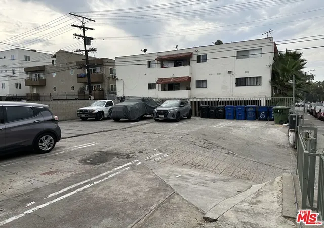 9th image of 2300 W 12th St, Los Angeles, CA 90006 | MLS# 26681233