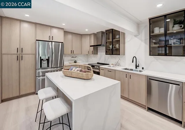 2nd image of 1125 Singingwood Ct #4, Walnut Creek, CA 94595 | MLS# 41133370