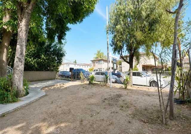 3rd image of 129 N Hagar, San Fernando, CA 91340 | MLS# SR26094887