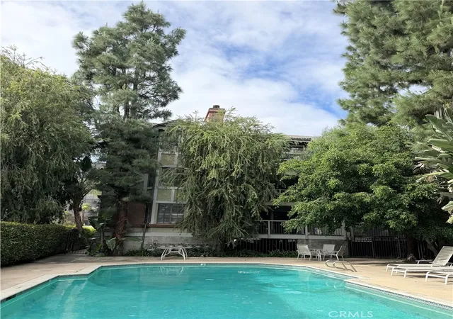 2nd image of 18324 Clark St #120, Tarzana, CA 91356 | MLS# SR26095715