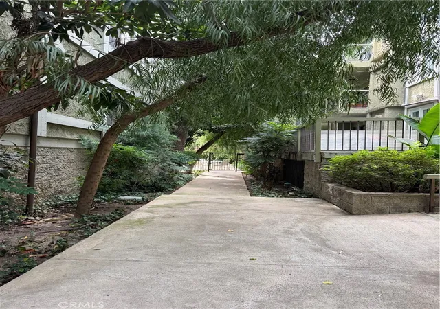3rd image of 18324 Clark St #120, Tarzana, CA 91356 | MLS# SR26095715