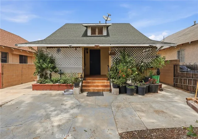 3rd image of 201 W 50th, Los Angeles, CA 90037 | MLS# RS26093323