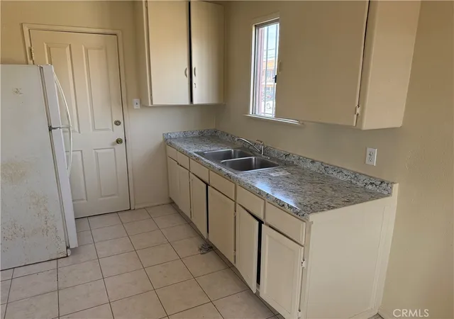 3rd image of 7819 S Hoover, Los Angeles, CA 90044 | MLS# SR26095969