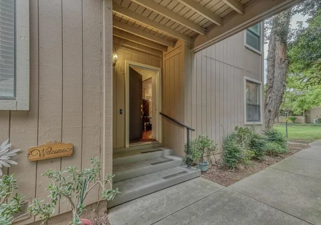 Photo 3 of Condo for sale at 195 Del Monte Ln, Morgan Hill, CA 95037 | MLS# ML82045675 | Listing updated on 2026-10-12