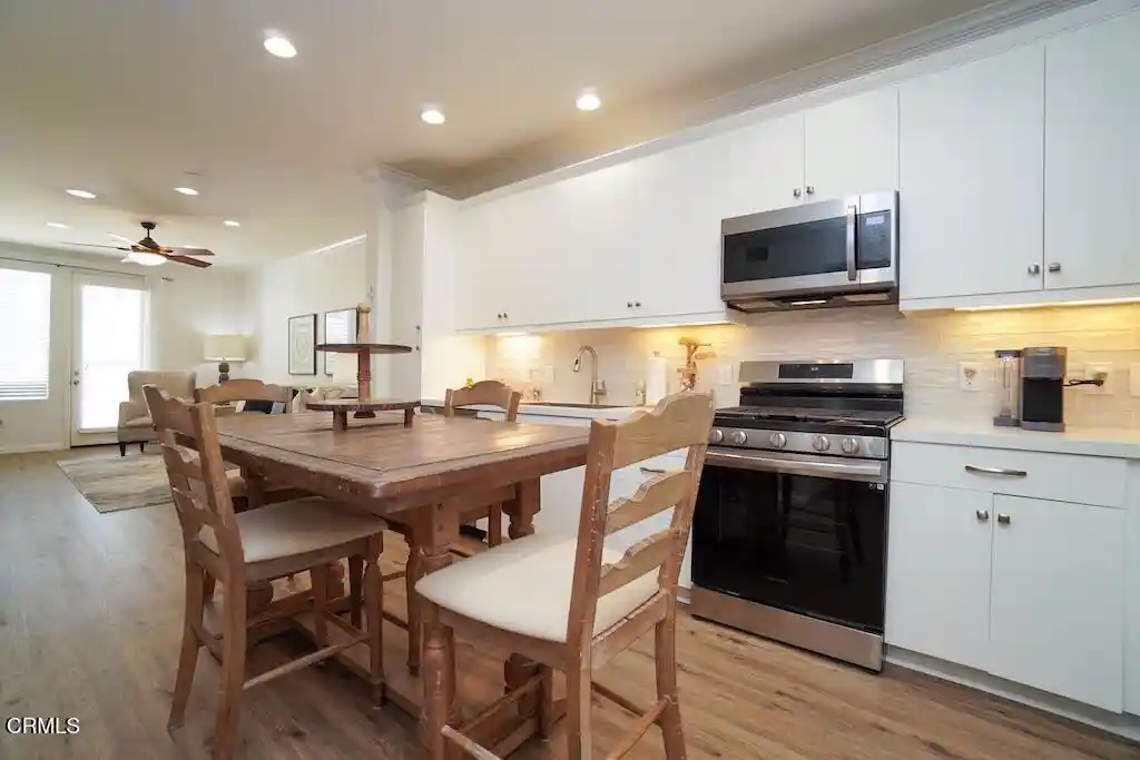 Listing Photo 2 - Condo for sale in 1901 Victoria Ave located at 1901 Victoria Ave, Oxnard, CA 93035 - Unit #115