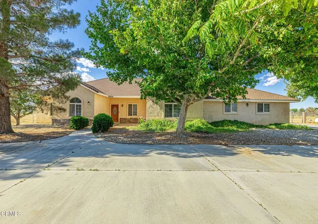 1st image of 8585 W Avenue E, Lancaster, CA 93536 | MLS# V1-36184