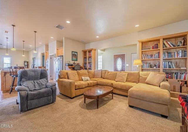 4th image of 8585 W Avenue E, Lancaster, CA 93536 | MLS# V1-36184