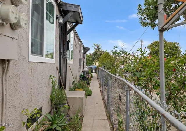 4th image of 136 N Garfield Ave, Oxnard, CA 93030 | MLS# V1-36187