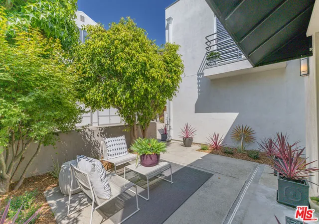 Photo 4 of Condo for sale at 2348 Ewing St, Los Angeles, CA 90039 | MLS# 26829051 | Listing updated on 2026-10-02