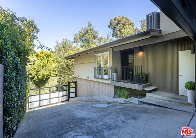 Photo 2 of Sale Pending at 11922 Sunshine Ter, Studio City, CA 91604 | MLS# 26829165 | Listing updated on 2026-10-04