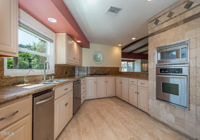 Photo 3 of Single family home for sale at 942 Loma Vista Pl, Santa Paula, CA 93060 | MLS# V1-36192 | Listing updated on 2026-10-02