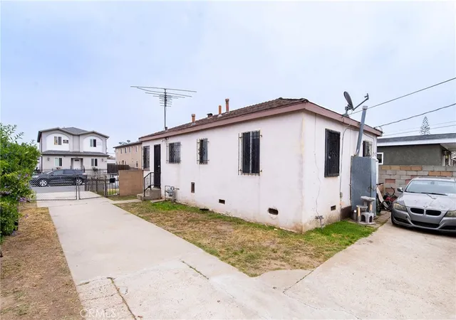 Listing Photo 5 - Condo for sale in building located at 244 E 118th, Los Angeles, CA 90061