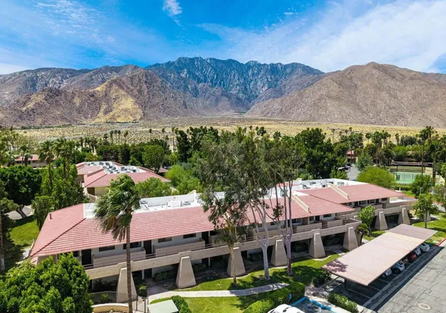 Homes for sale in Palm Springs, CA | 675 N Los Felices Cir W #204, Palm Springs, CA 92262 | MLS# 219147366DA