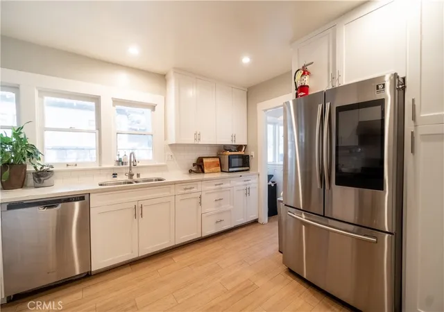 Listing Photo 4 - Condo for sale in building located at 580 N Holliston Ave, Pasadena, CA 91106