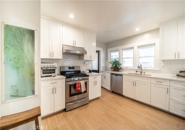 Listing Photo 5 - Condo for sale in building located at 580 N Holliston Ave, Pasadena, CA 91106
