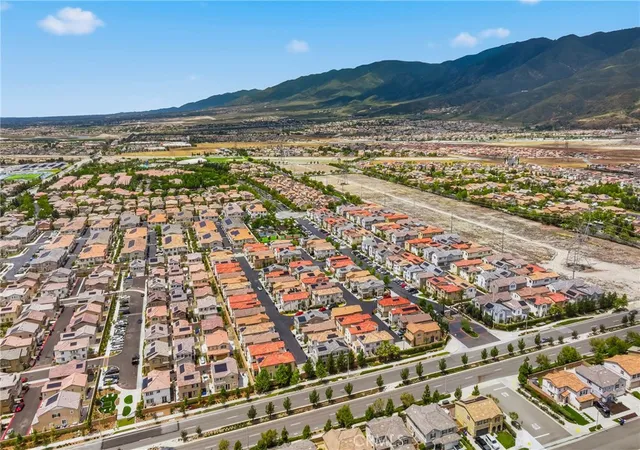 2nd image of 16084 Jamie Ln, Fontana, CA 92336