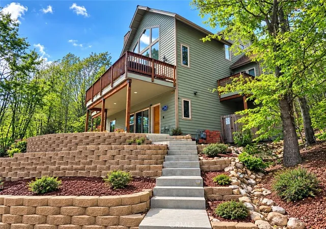 Photo 2 of Single family home for sale at 756 Brentwood, Lake Arrowhead, CA 92352 | MLS# CV26096913 | Listing updated on 2026-10-10