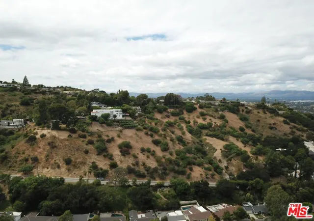 2nd image of 3800 N Oakfield Dr, Sherman Oaks, CA 91423 | MLS# 26829623