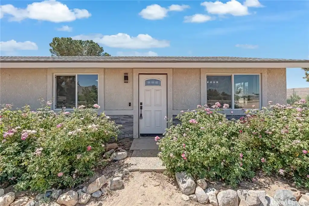 Photo 1 of Sale Pending at 25811 Del Sol, Apple Valley, CA 92308 | MLS# DW26096937 | Listing updated on 2026-10-22
