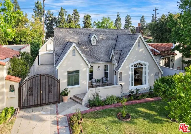 Homes for sale in Glendale, CA | 924 E Glenoaks Blvd, Glendale, CA 91207 | MLS# 26829207