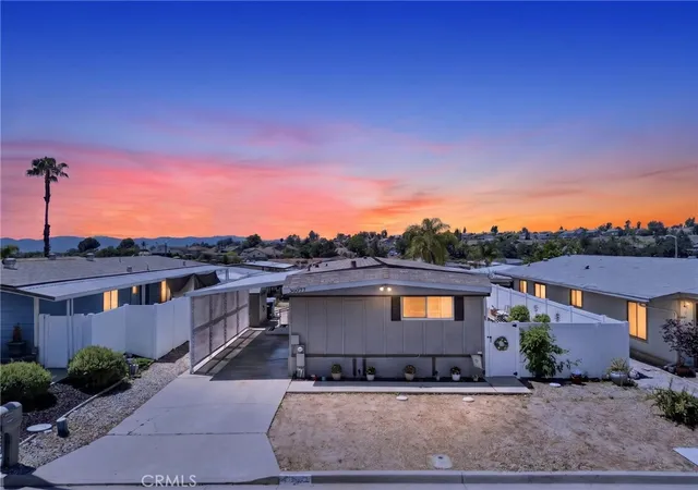 Photo 3 of Manufactured home for sale at 38077 Via Del Largo, Murrieta, CA 92563 | MLS# SW26096683 | Listing updated on 2026-07-09