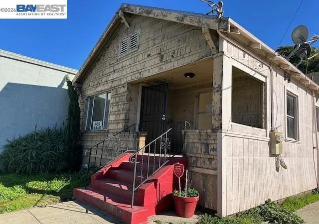 2nd image of 1024 50th Ave, Oakland, CA 94601 | MLS# 41133480