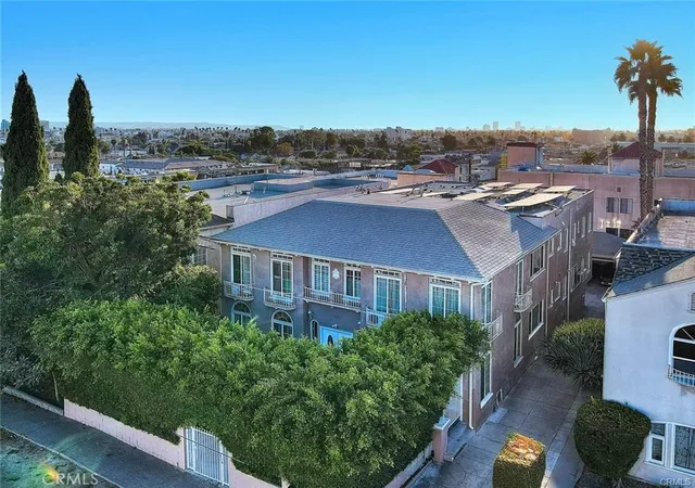 2nd image of 335 N Mariposa Ave, Los Angeles, CA 90004 | MLS# TR26095429