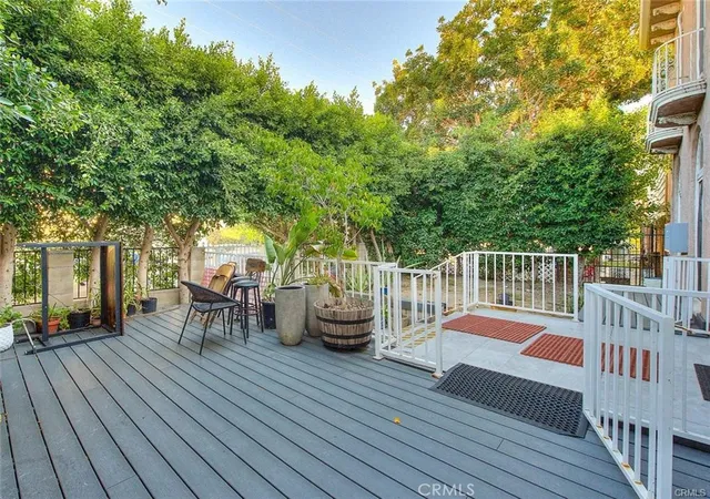 3rd image of 335 N Mariposa Ave, Los Angeles, CA 90004 | MLS# TR26095429
