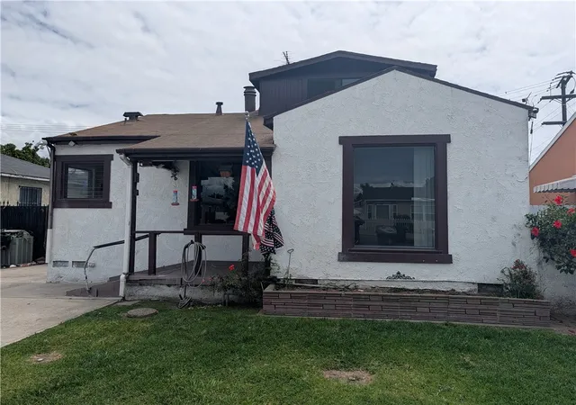 Photo 2 of Single family home for sale at 3816 Walnut, Lynwood, CA 90262 | MLS# SB26097190 | Listing updated on 2026-09-30