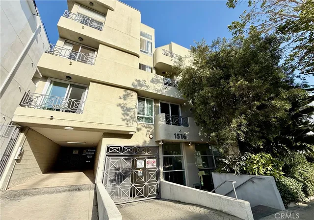 Listing Photo 1 - Condo for sale in building located at 1516 Hi Pt, Los Angeles, CA 90035 - Unit #102