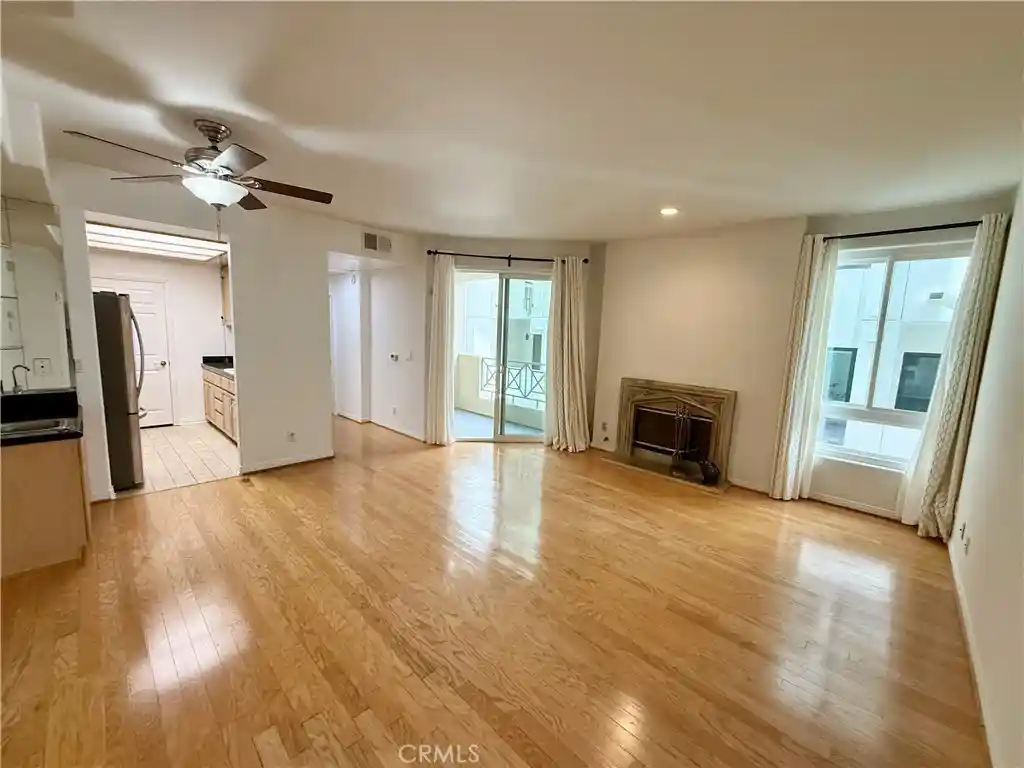 Listing Photo 2 - Condo for sale in 1516 Hi Pt located at 1516 Hi Pt, Los Angeles, CA 90035 - Unit #102
