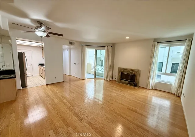 Listing Photo 2 - Condo for sale in building located at 1516 Hi Pt, Los Angeles, CA 90035 - Unit #102