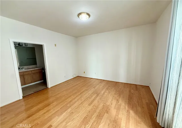 Listing Photo 3 - Condo for sale in building located at 1516 Hi Pt, Los Angeles, CA 90035 - Unit #102