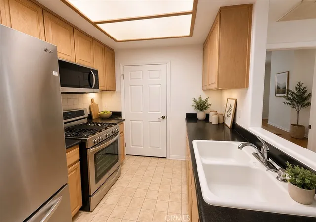 Listing Photo 4 - Condo for sale in building located at 1516 Hi Pt, Los Angeles, CA 90035 - Unit #102