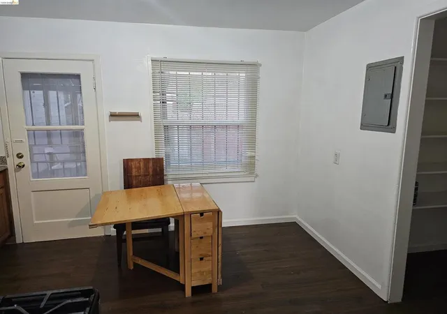 Listing Photo 4 - Condo for sale in building located at 140 W Chanslor Ave, Richmond, CA 94801