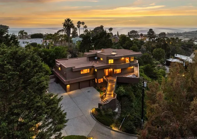Single family home for sale at 441 Holmwood Ln, Solana Beach, CA 92075 | MLS# NDP2604318