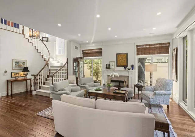 3rd image of 9784 Claiborne Sq, La Jolla, CA 92037 | MLS# NDP2604320