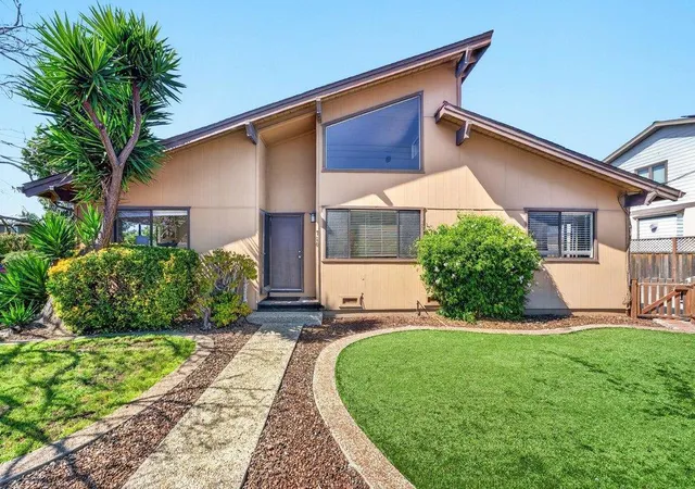 Photo 3 of Single family home for sale at 300 Columbia St, Santa Cruz, CA 95060 | MLS# ML82045786 | Listing updated on 2026-09-28