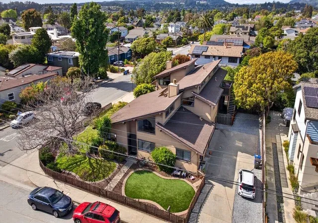 Photo 3 of Single family home for sale at 300 Columbia St, Santa Cruz, CA 95060 | MLS# ML82045786 | Listing updated on 2026-09-28